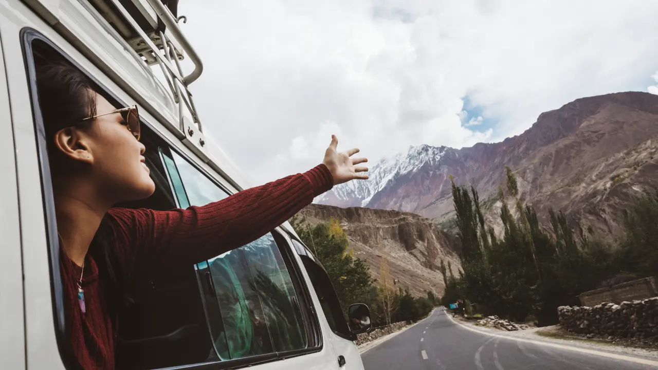 tipos de vehículos demandados en el transporte turístico y privado en Ecuador, furgonetas y SUV